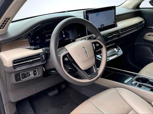 Used 2023 Lincoln Corsair Reserve FWD image 18