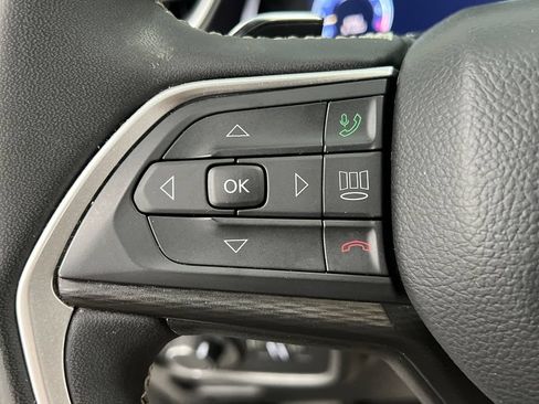 Used 2024 Jeep Grand Cherokee Altitude RWD image 47