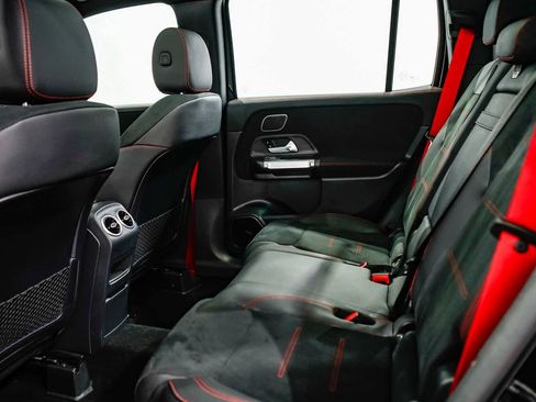 Used 2025 Mercedes-Benz GLB 35 AMG 4MATIC image 18