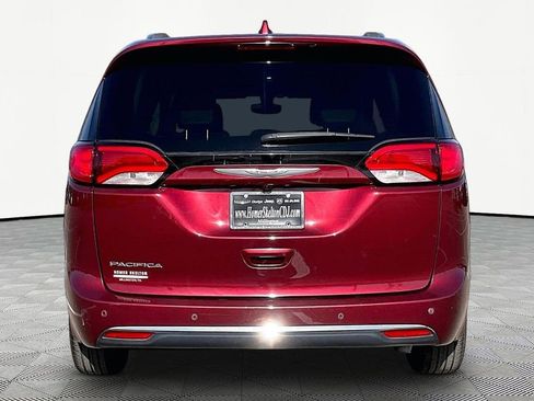 Used 2017 Chrysler Pacifica Touring-L Plus image 4