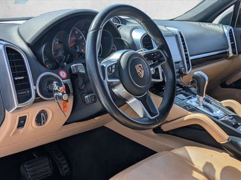Used 2017 Porsche Cayenne Platinum Edition image 9