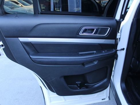 Used 2016 Ford Explorer XLT w/ Equipment Group 202A FWD image 17