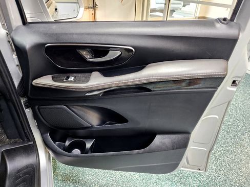 Used 2018 Mercedes-Benz Metris Passenger image 28