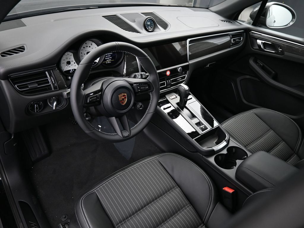 Certified 2026 Porsche Macan Turbo AWD/4WD image 4