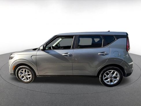 Used 2025 Kia Soul LX w/ LX Technology Package FWD image 10