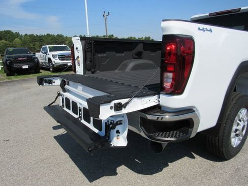 Used 2024 GMC Sierra 2500 SLE w/ SLE Convenience Package AWD/4WD image 30