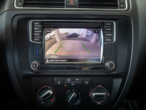 Used 2017 Volkswagen Jetta SE image 41