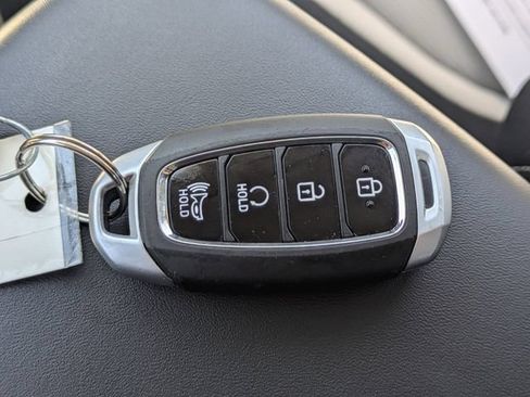 Used 2025 Hyundai Venue SEL FWD image 32