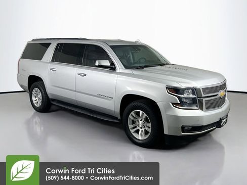 Used 2017 Chevrolet Suburban LT image 1