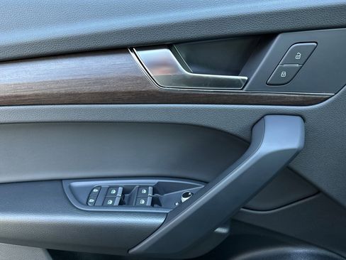 Used 2025 Audi Q5 2.0T Premium image 8