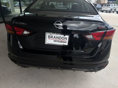 Used 2024 Nissan Altima 2.5 SR FWD image 14