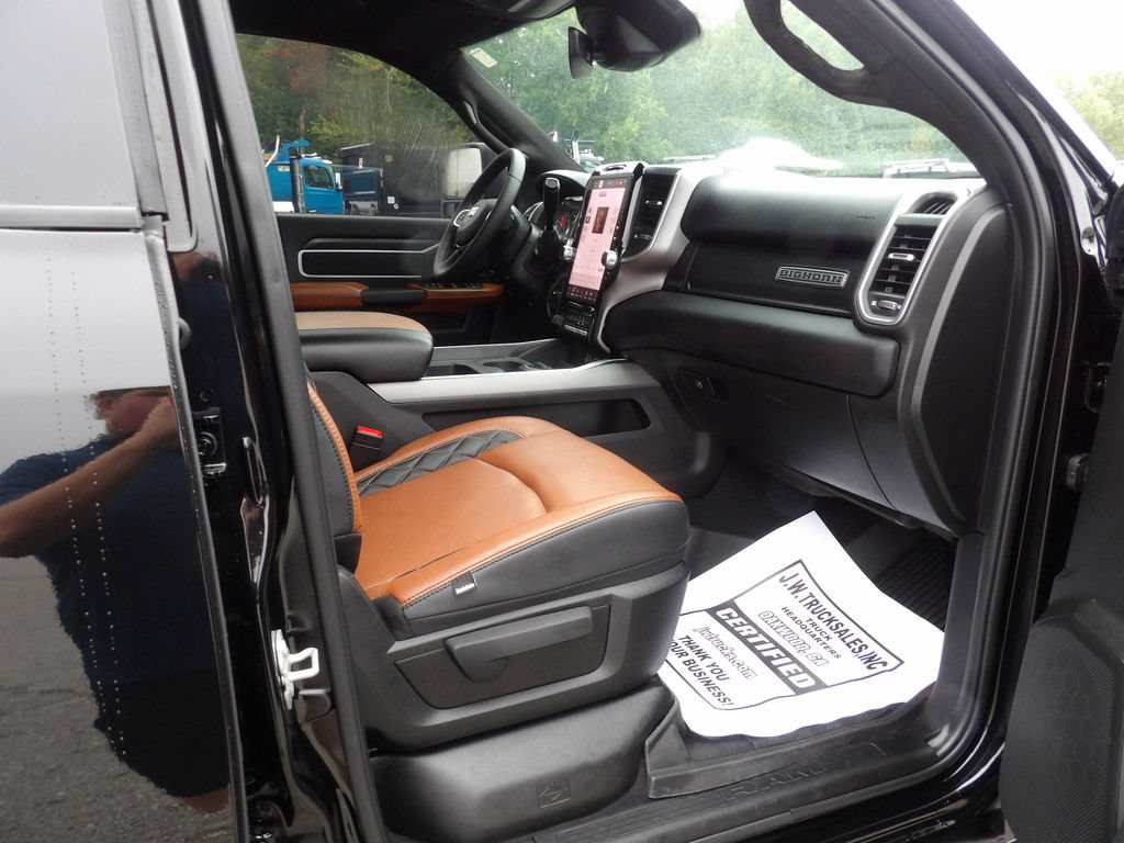 Used 2025 RAM 3500 Big Horn AWD/4WD image 39