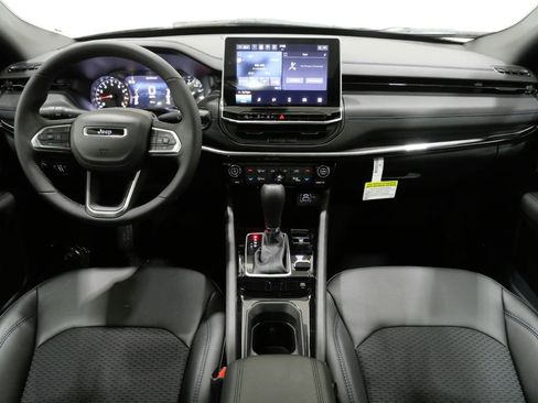 New 2026 Jeep Compass Latitude image 11