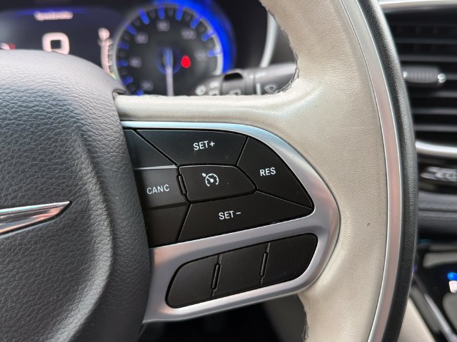 Used 2019 Chrysler Pacifica Limited FWD image 24
