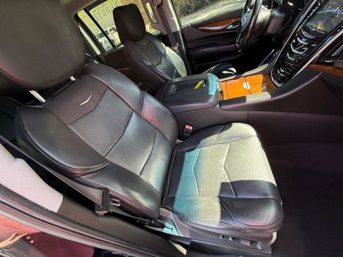 Used 2019 Cadillac Escalade ESV 4WD image 23