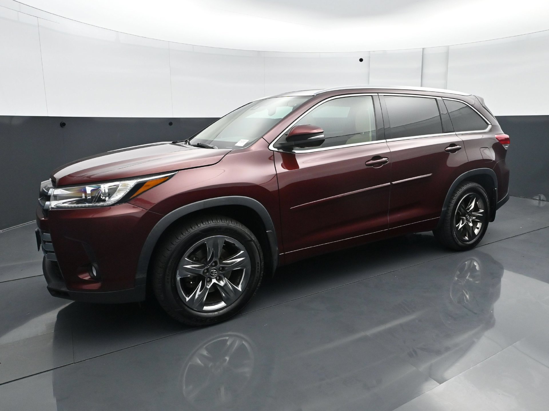 Used 2018 Toyota Highlander Limited Platinum w/ Carpet Mat Package (TMS) AWD/4WD image 2