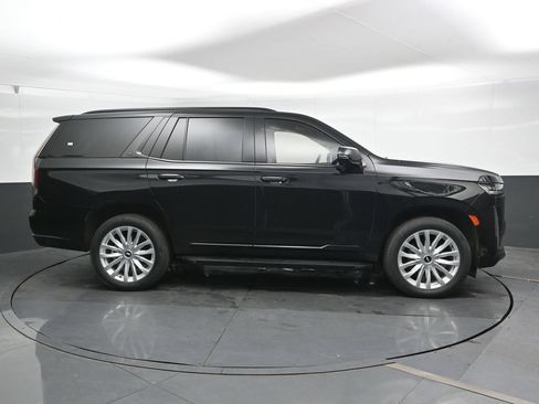 Used 2024 Cadillac Escalade Luxury AWD/4WD image 4