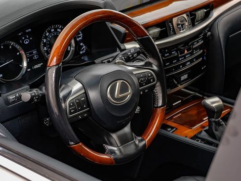 Used 2019 Lexus LX 570 4WD w/ Luxury Package image 11