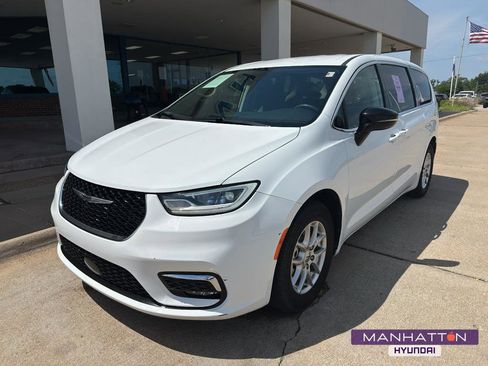 Used 2024 Chrysler Pacifica Touring-L FWD image 1