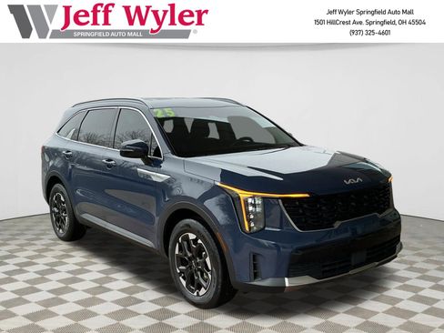 Used 2025 Kia Sorento S image 1