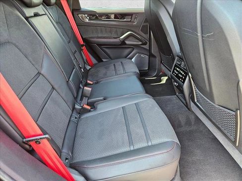 Used 2025 Porsche Cayenne GTS AWD/4WD image 18