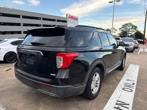 Used 2020 Ford Explorer XLT w/ Equipment Group 202A RWD image 7