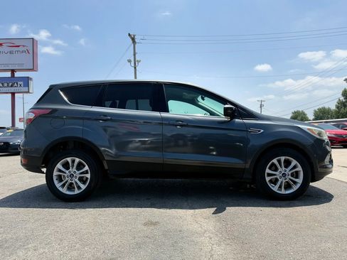 Used 2017 Ford Escape SE FWD image 3