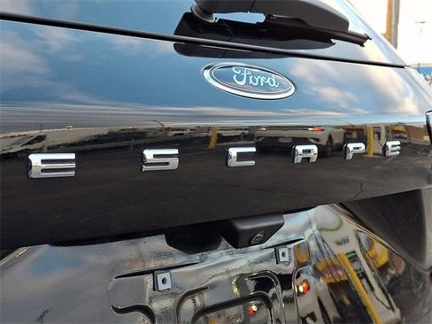 Used 2022 Ford Escape SE w/ SE Sport Appearance Package image 31
