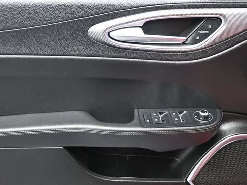 Used 2023 Alfa Romeo Giulia Veloce image 13