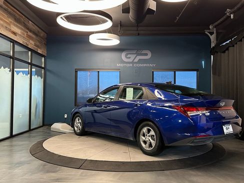 Used 2021 Hyundai Elantra SE image 5