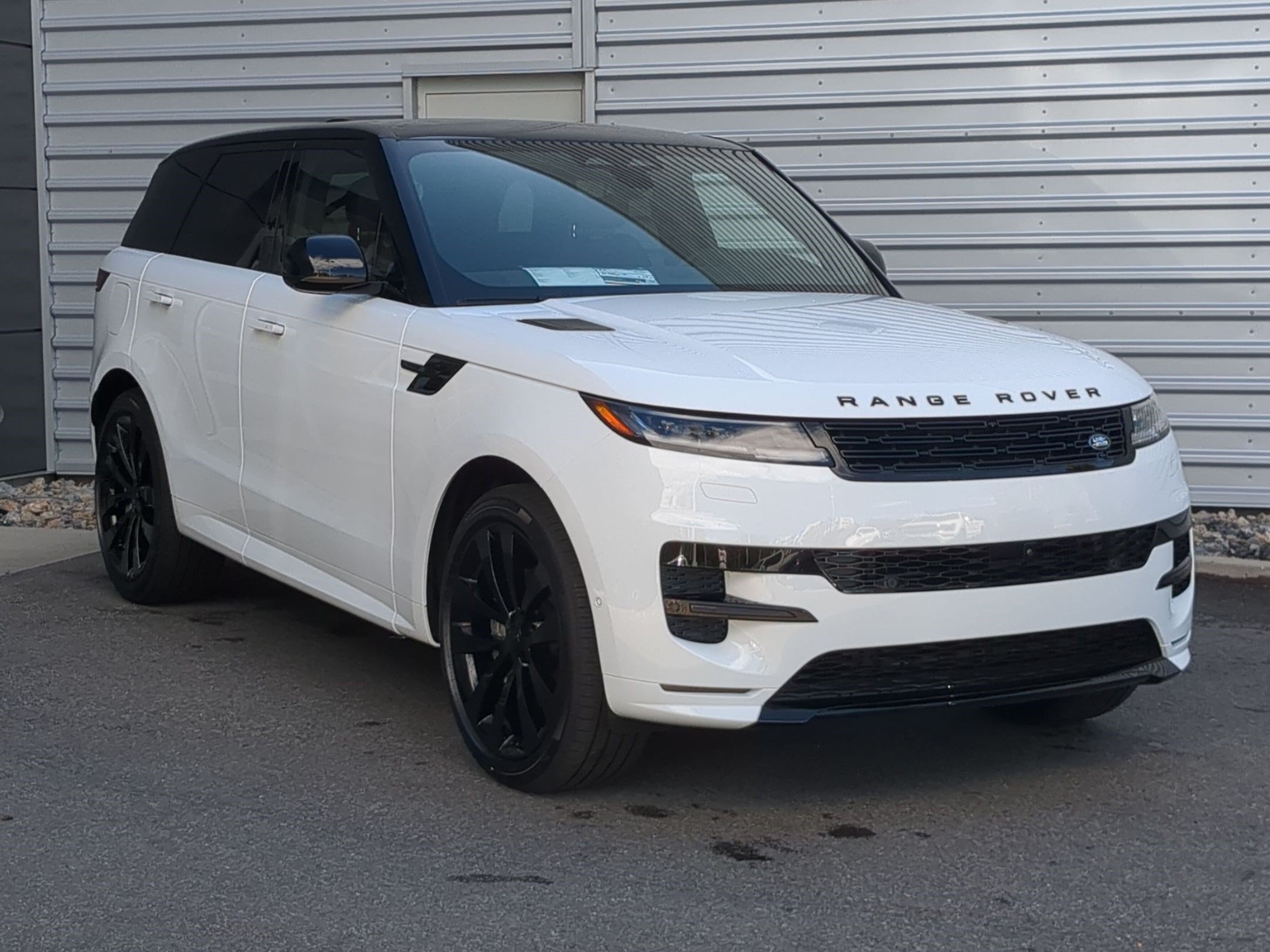 New 2027 Land Rover Range Rover Sport Dynamic SE AWD/4WD image 3
