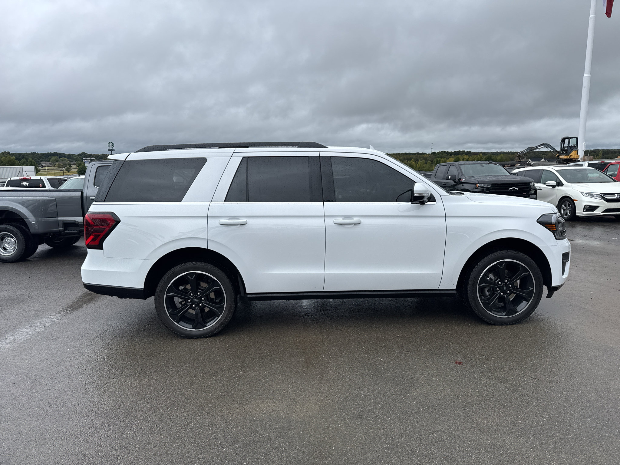 Used 2023 Ford Expedition Limited RWD image 5
