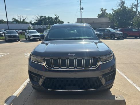 Used 2025 Jeep Grand Cherokee Laredo X w/ Luxury Tech Group I AWD/4WD image 2