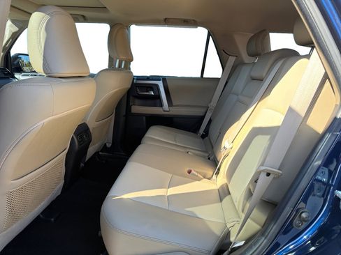 Used 2022 Toyota 4Runner SR5 Premium image 16