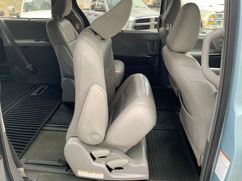 Used 2017 Toyota Sienna XLE Premium image 27