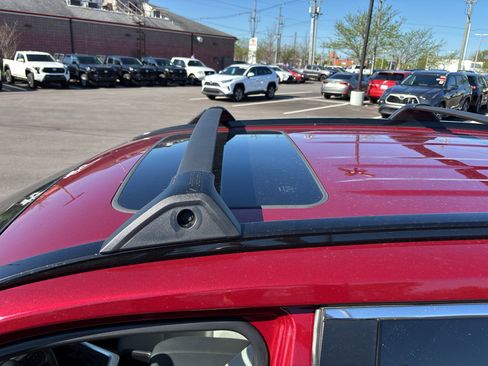 Used 2022 Toyota RAV4 XLE Premium image 11