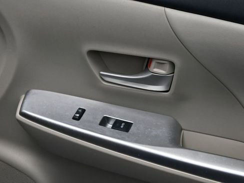 Used 2012 Toyota Prius V Five image 33