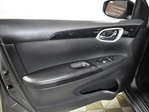 Used 2019 Nissan Sentra SV FWD image 5
