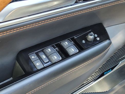 Used 2024 Jeep Grand Wagoneer L Series III AWD/4WD image 16