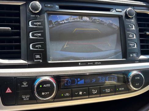 Used 2019 Toyota Highlander Limited AWD/4WD image 14