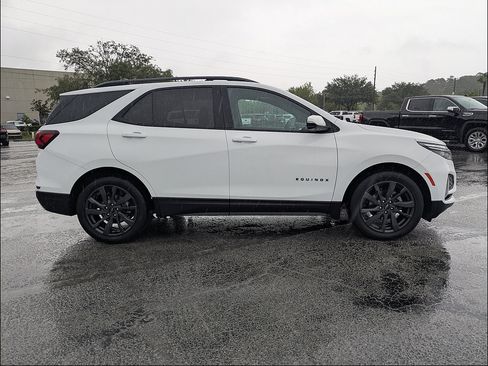 Used 2022 Chevrolet Equinox RS w/ Infotainment Package FWD image 3
