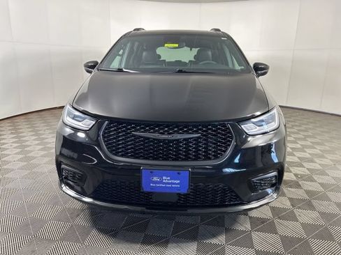 Used 2025 Chrysler Pacifica Limited FWD image 2