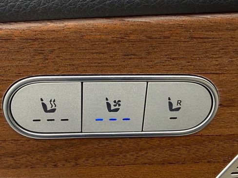 Used 2024 Mercedes-Benz GLE 350 4MATIC image 25