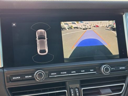 Used 2021 Porsche Macan image 24
