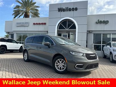 Used 2023 Chrysler Pacifica Touring-L