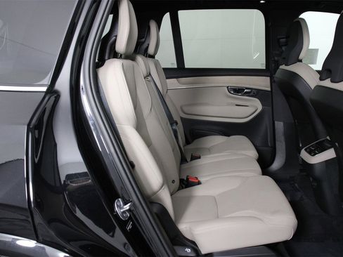 Certified 2025 Volvo XC90 B5 Core w/ Protection Package Premier image 30