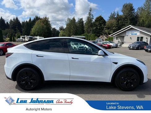 Used 2024 Tesla Model Y Long Range AWD/4WD image 6