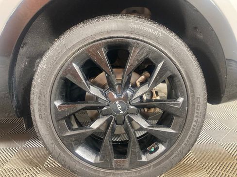 Certified 2023 Kia Sorento SX image 24