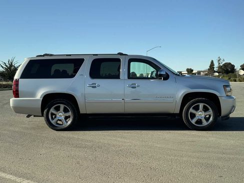 Used 2013 Chevrolet Suburban LTZ image 11