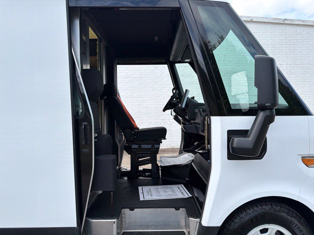 Used 2024 Chevrolet Brightdrop 600 w/ Commercial Equipment Package AWD/4WD image 12